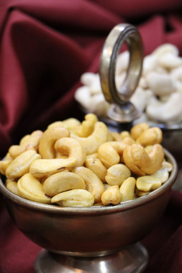 چرا بادام زمینی شور