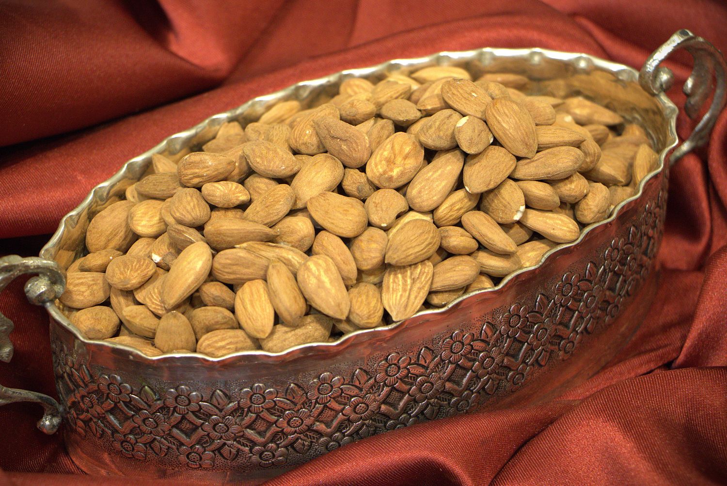 بادام خام آذر